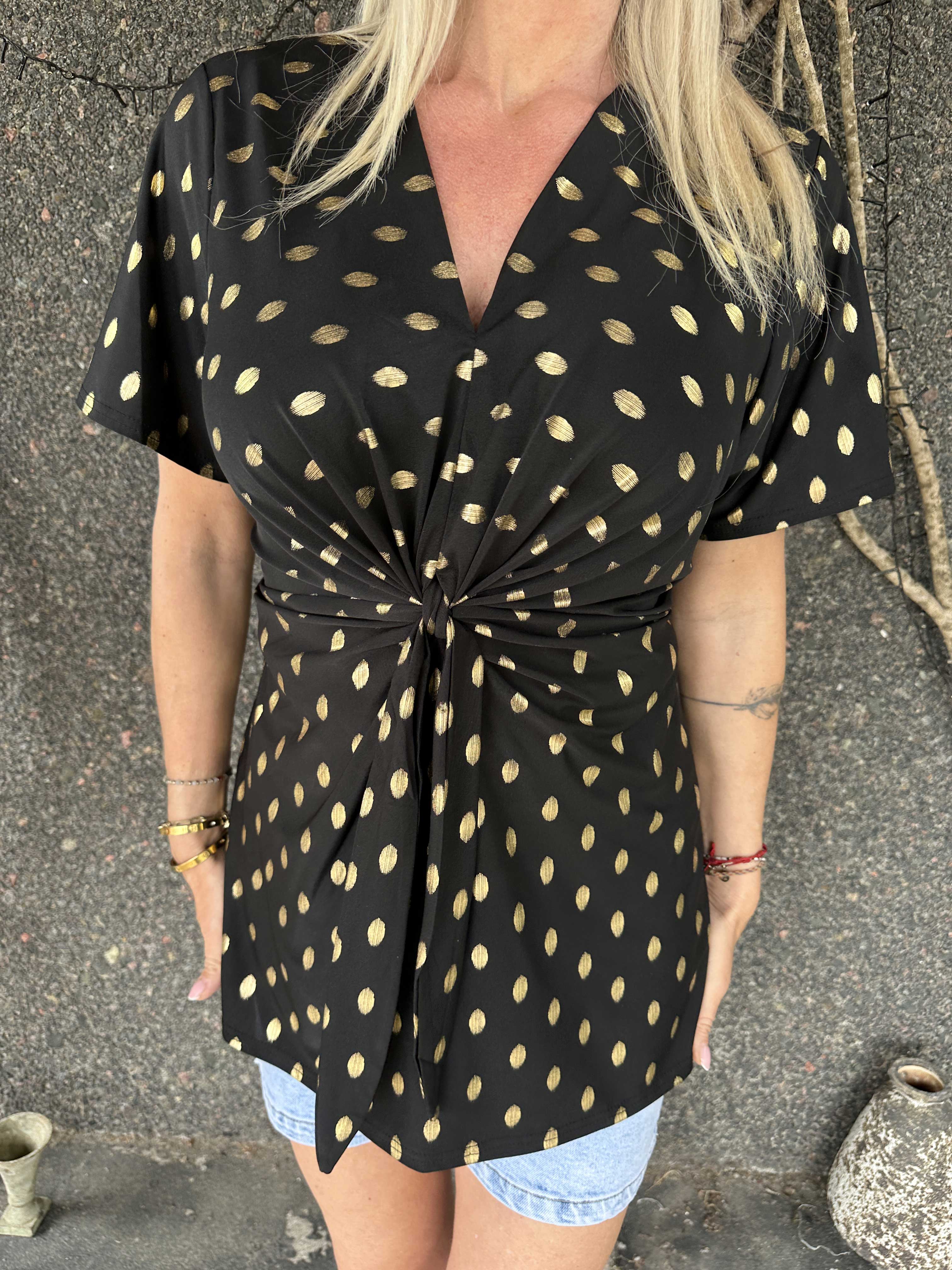 Molly Dot Shirt - Elastisk blue med fin knudedetalje foran